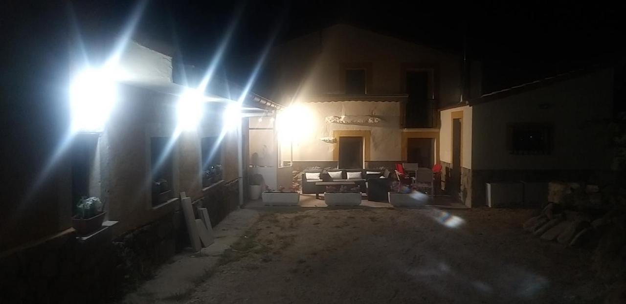 Casa Rural Los 7 Pinos De Gredos Наварредонда-де-Ґредос Екстер'єр фото