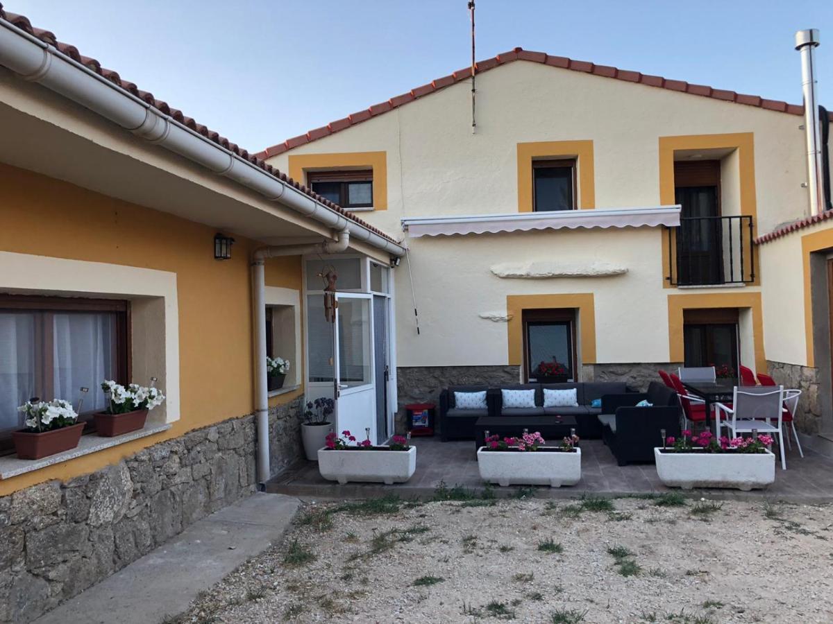 Casa Rural Los 7 Pinos De Gredos Наварредонда-де-Ґредос Екстер'єр фото