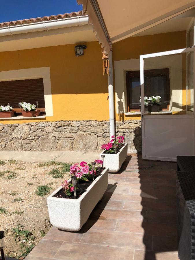 Casa Rural Los 7 Pinos De Gredos Наварредонда-де-Ґредос Екстер'єр фото