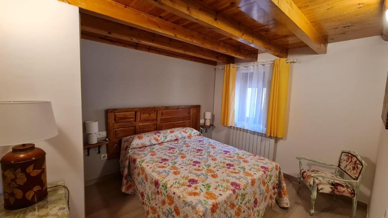 Casa Rural Los 7 Pinos De Gredos Наварредонда-де-Ґредос Екстер'єр фото