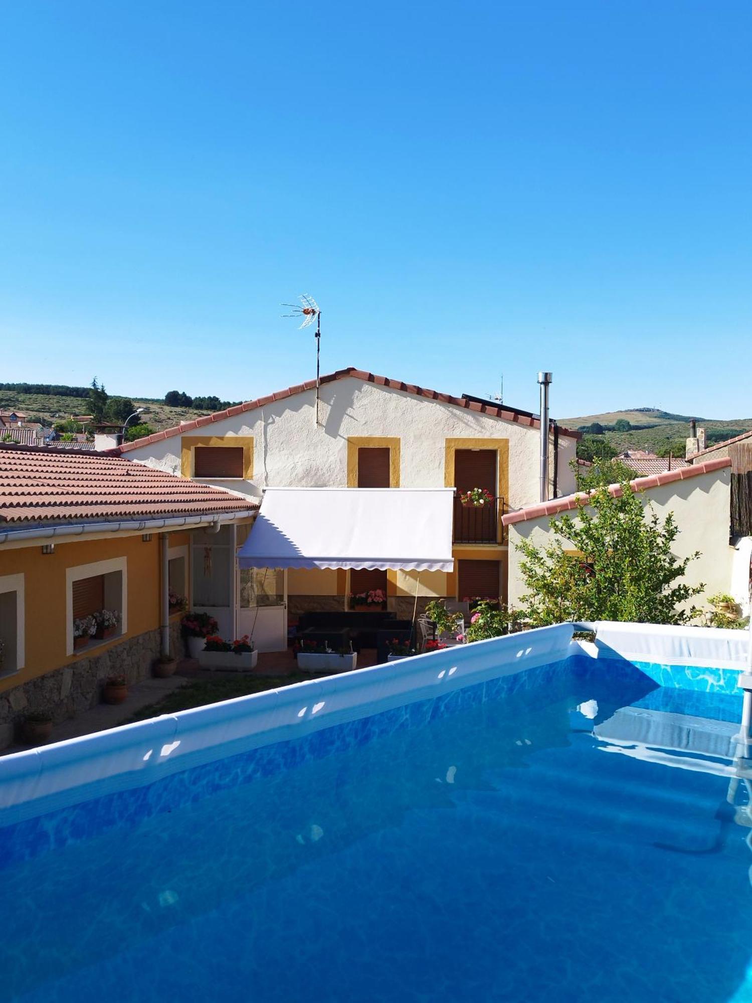 Casa Rural Los 7 Pinos De Gredos Наварредонда-де-Ґредос Екстер'єр фото